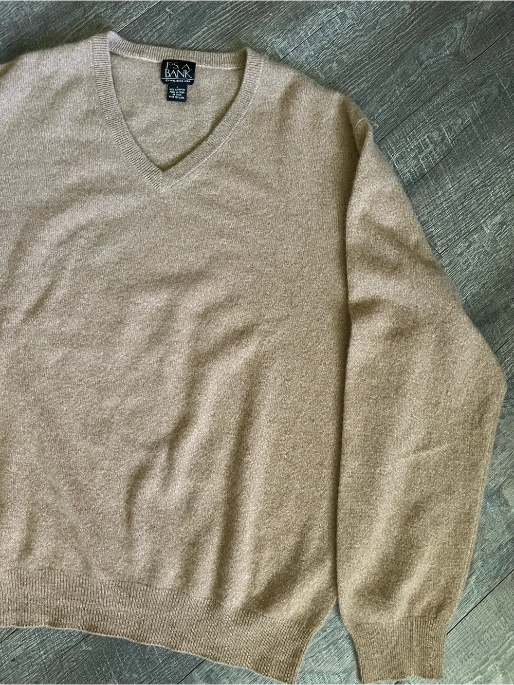 Jos. A. Bank Men's 100 % Cashmere V-Neck Sweater in Brown